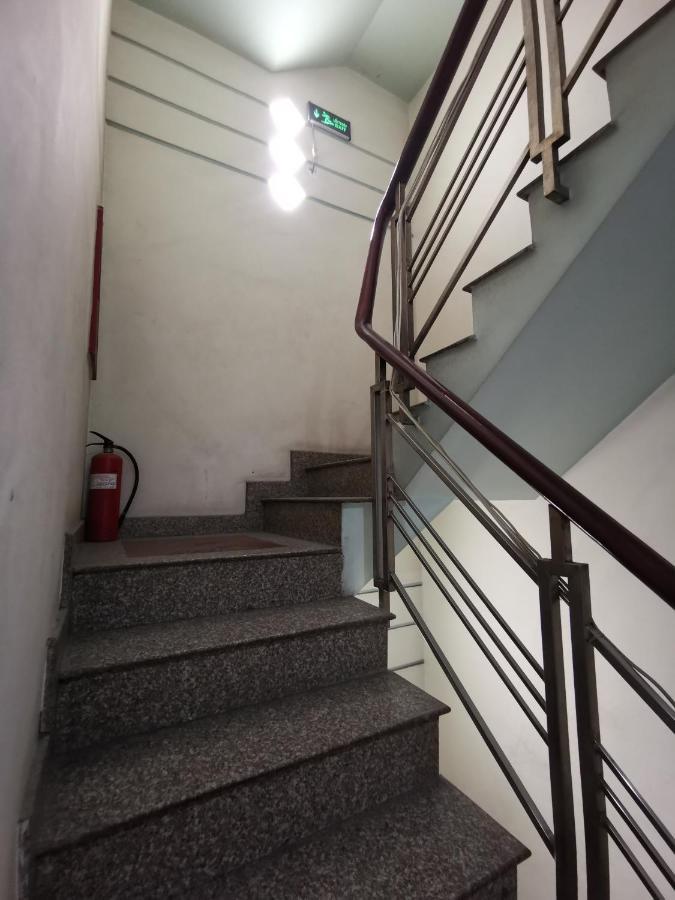 Khách sạn Khach San Hoa Cuc *