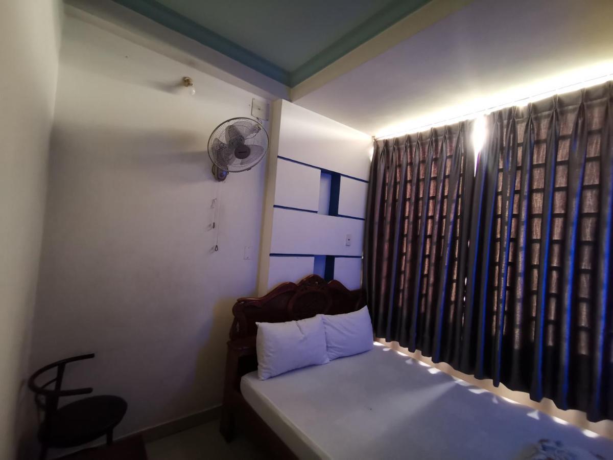 Khách sạn Khach San Hoa Cuc *